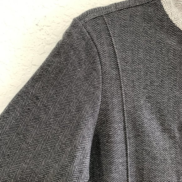 Puma NWT Womens M Gray Long Lifestyle Asymmetrical Herringbone Full Zip Jacket - Picture 4 of 16